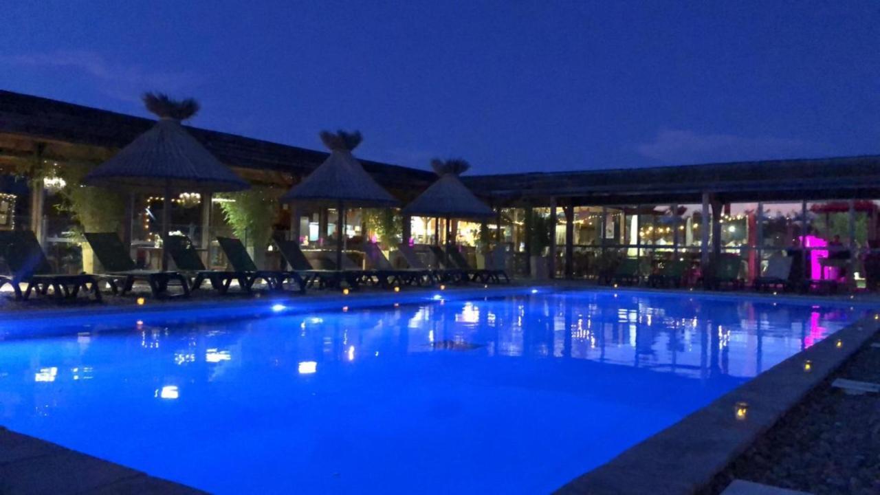 Lodges En Provence - Ecogites & Restaurant Insolites Richerenches Ngoại thất bức ảnh